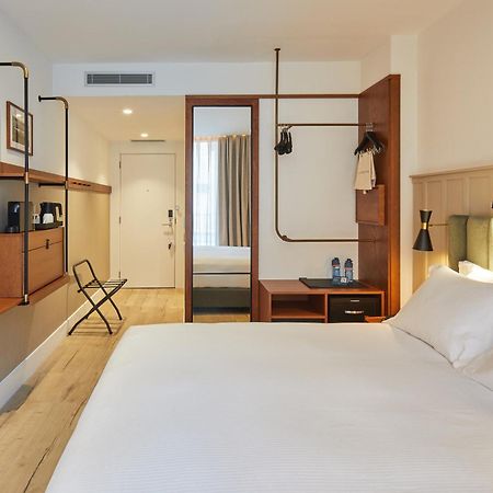 Via Sants Hotel Barcelona, Tapestry Collection By Hilton מראה חיצוני תמונה