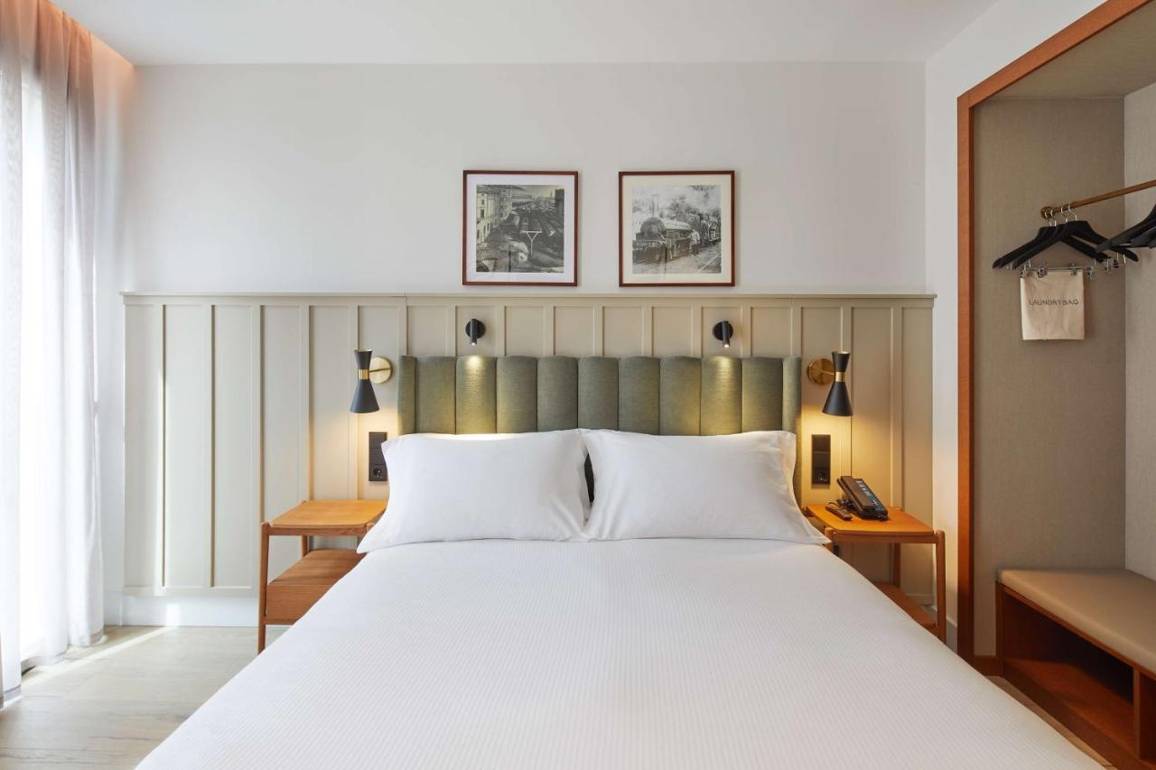 Via Sants Hotel Barcelona, Tapestry Collection By Hilton מראה חיצוני תמונה