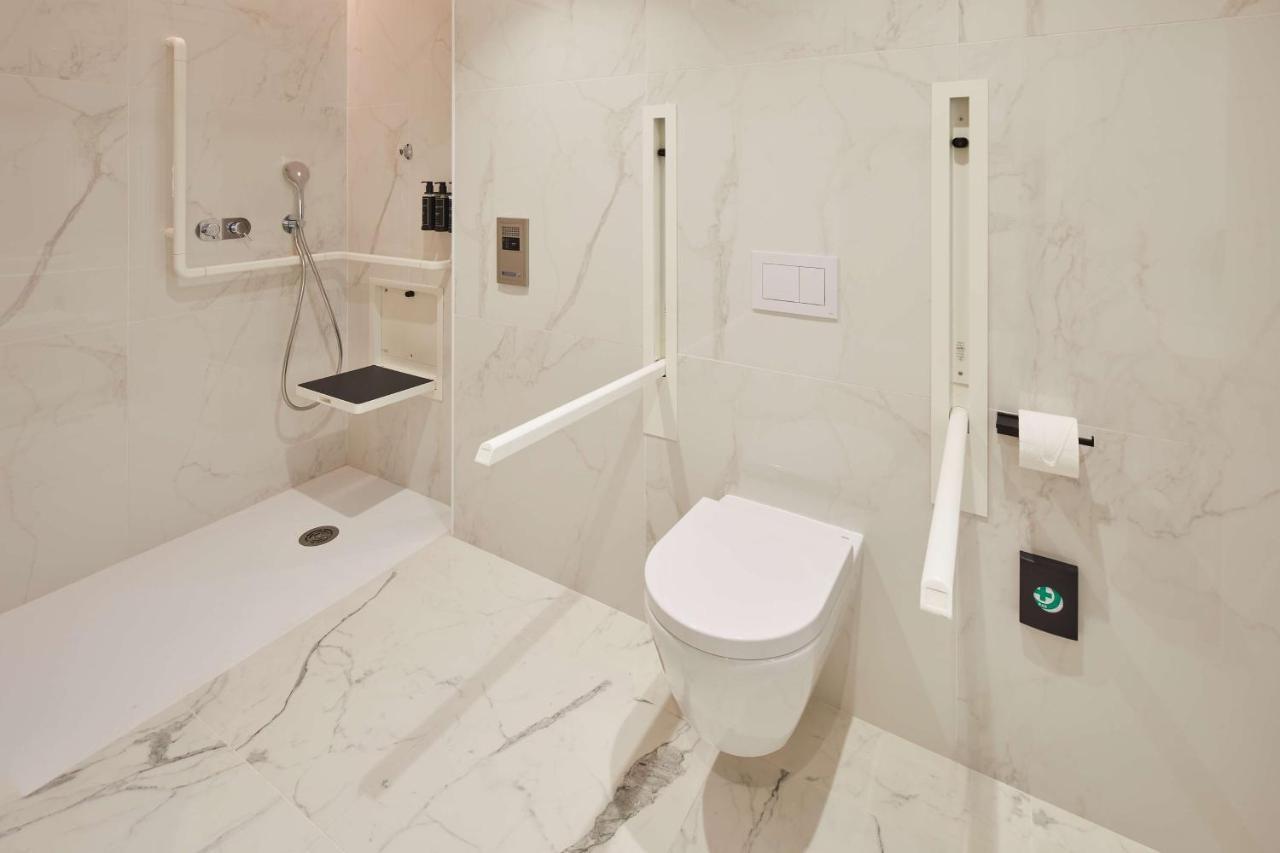 Via Sants Hotel Barcelona, Tapestry Collection By Hilton מראה חיצוני תמונה