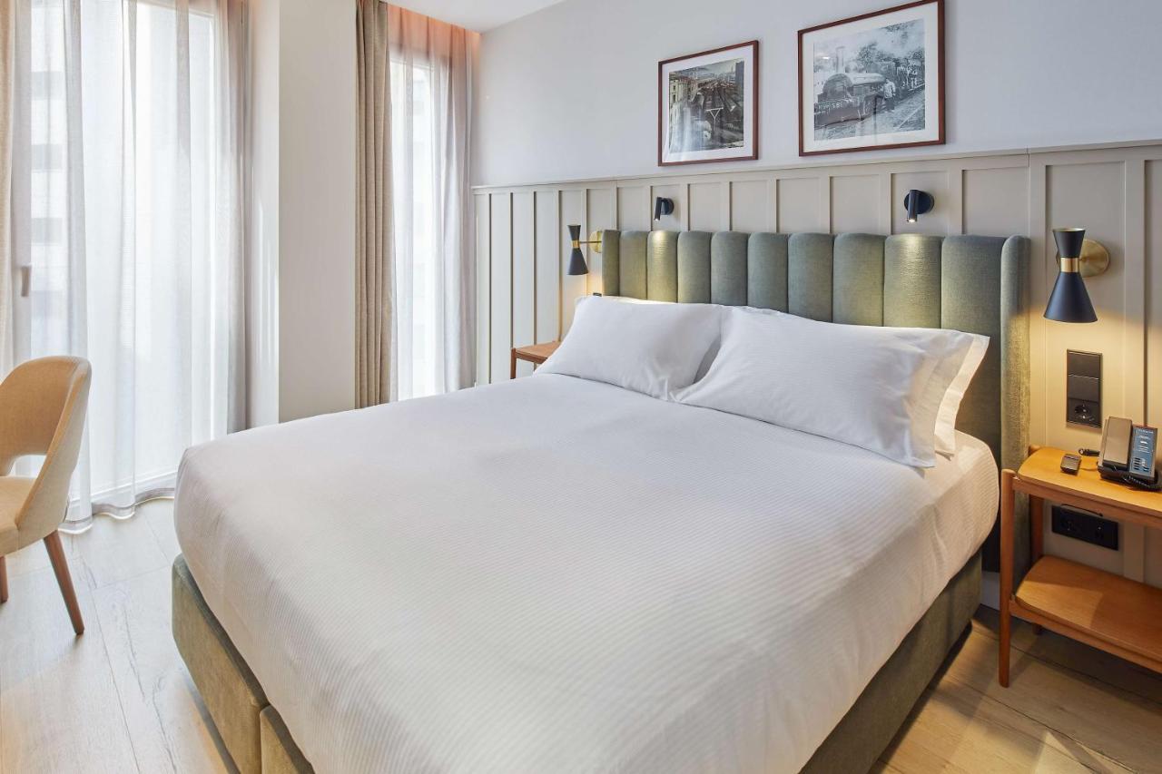 Via Sants Hotel Barcelona, Tapestry Collection By Hilton מראה חיצוני תמונה