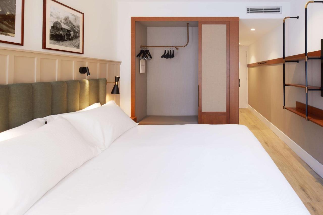 Via Sants Hotel Barcelona, Tapestry Collection By Hilton מראה חיצוני תמונה