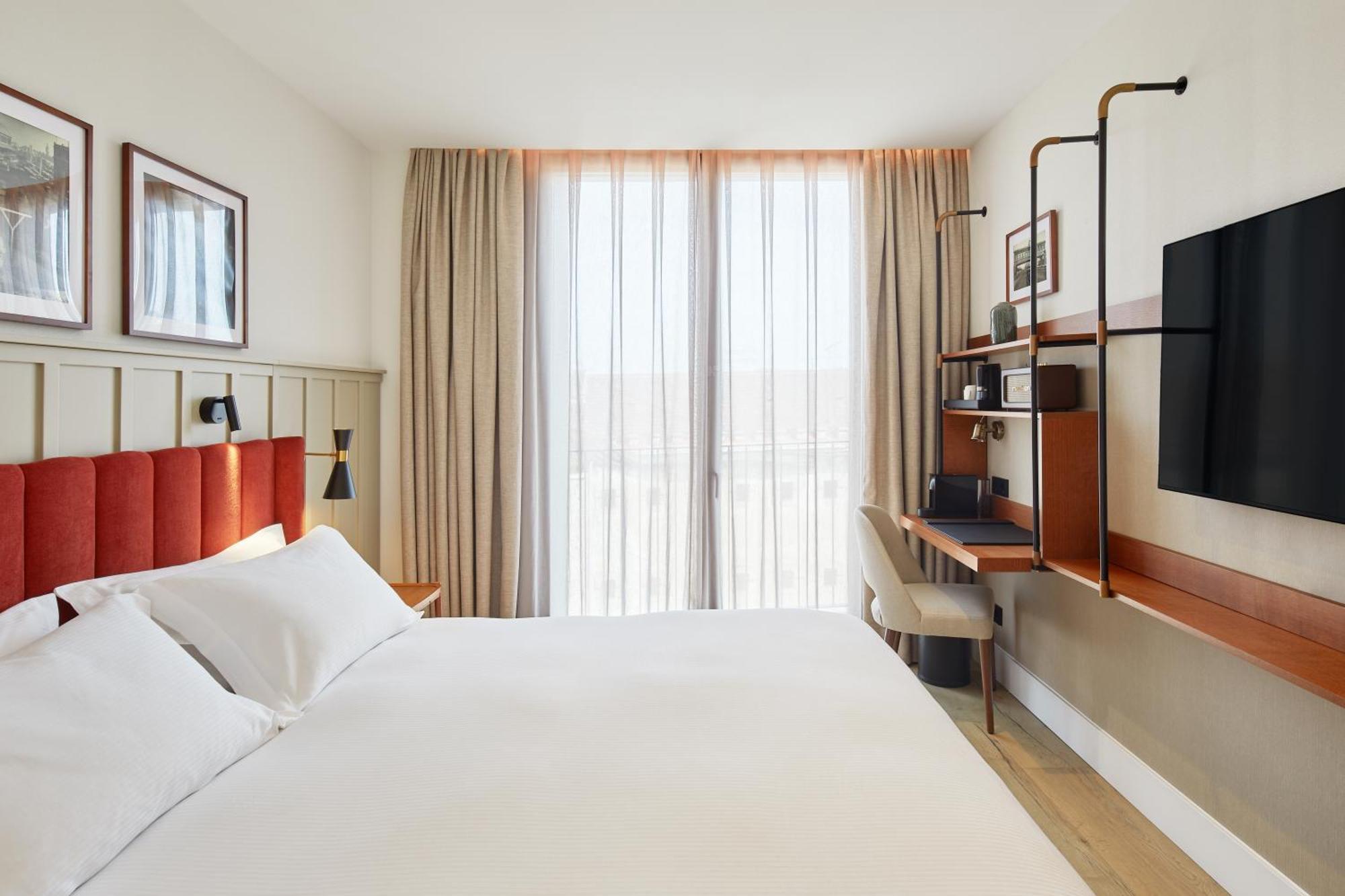 Via Sants Hotel Barcelona, Tapestry Collection By Hilton מראה חיצוני תמונה