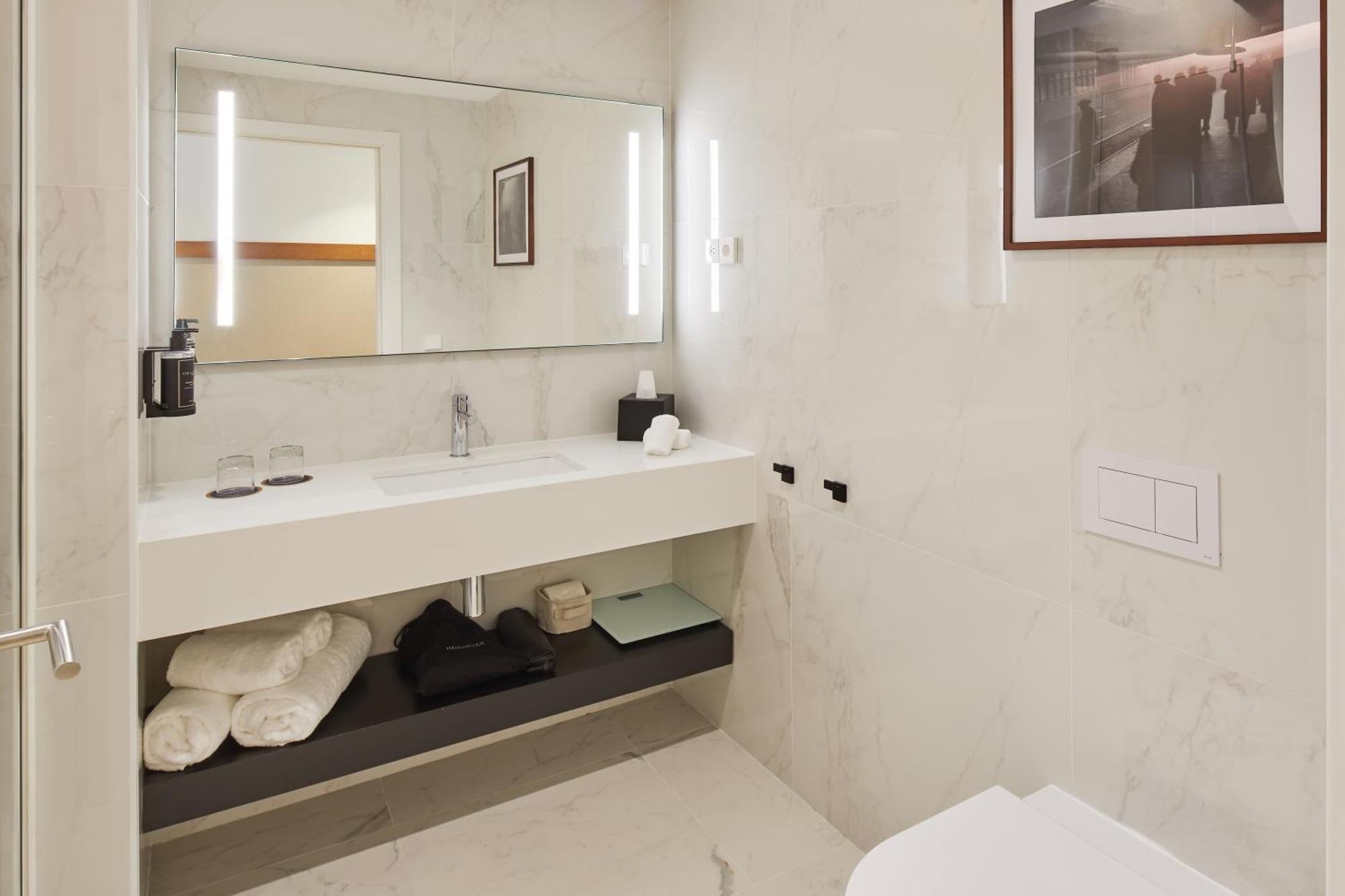 Via Sants Hotel Barcelona, Tapestry Collection By Hilton מראה חיצוני תמונה