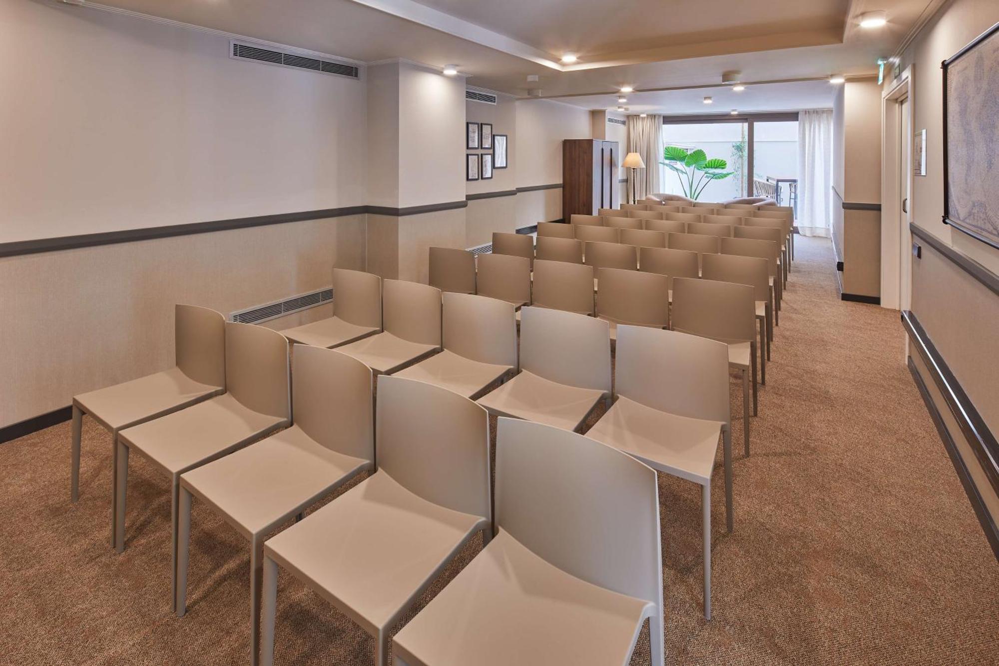 Via Sants Hotel Barcelona, Tapestry Collection By Hilton מראה חיצוני תמונה